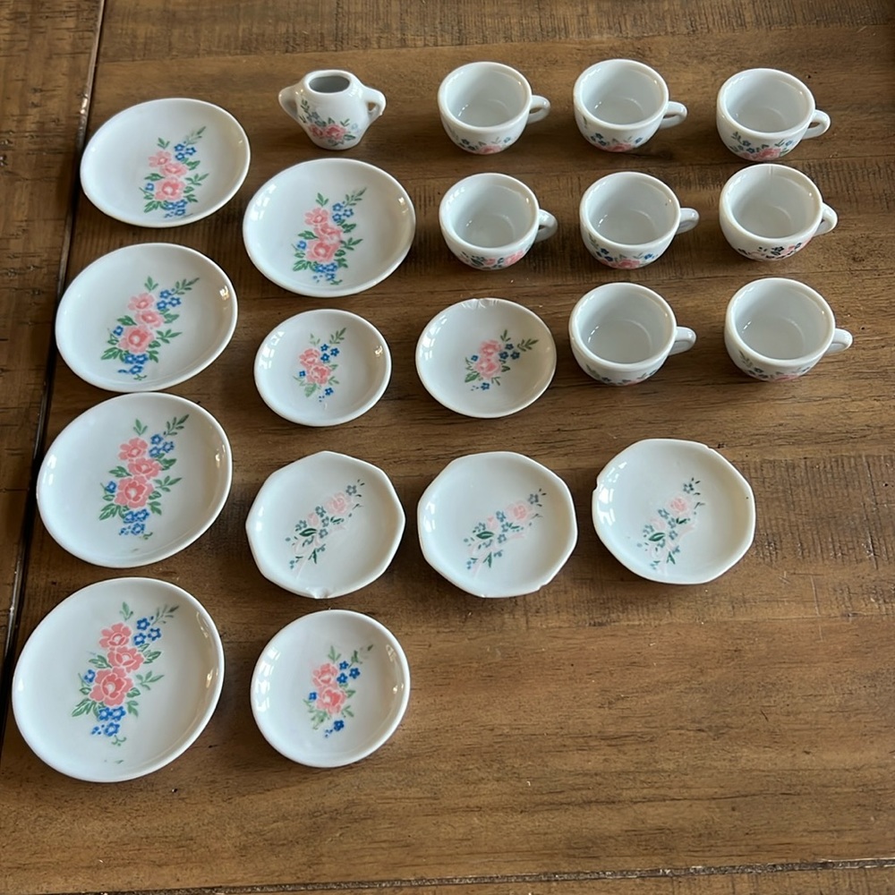Vintage Children’s Tea Set - Picture 2 of 9